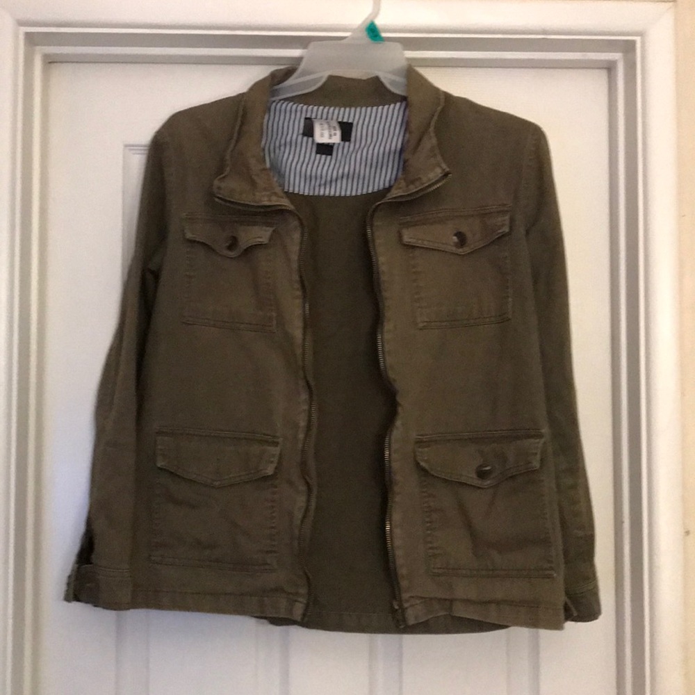 Cool AF, CRAFT + FLOW, army green jacket!!
